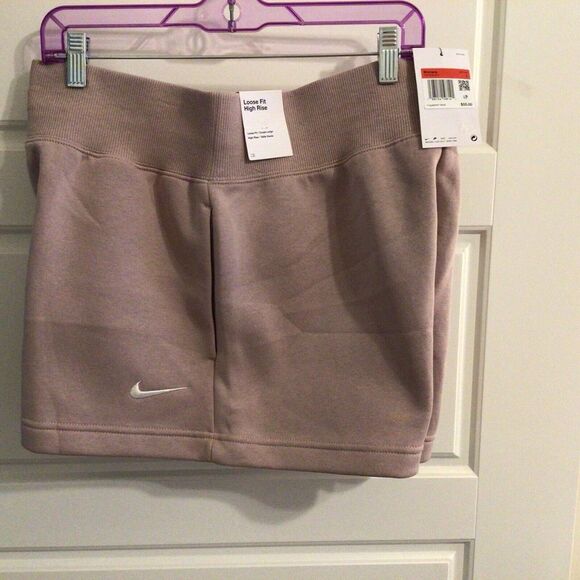 Nike Women's Sportswear High Waist Fleece Shorts‎ FD1409 Size L Tan - Picture 1 of 3
